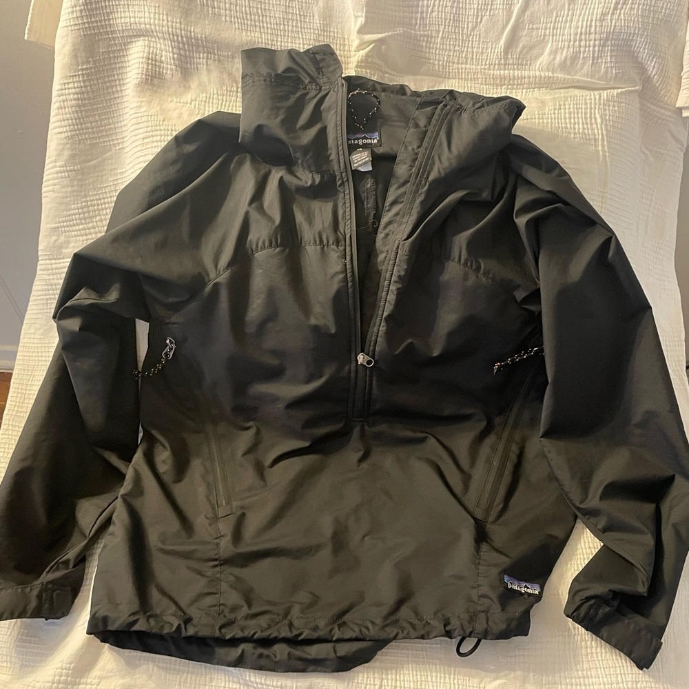 Patagonia Vintage Pullover Black Women’s Rain Jacket Size XS